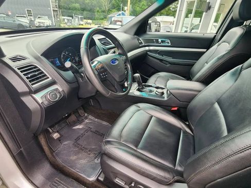 Used 2016 Ford Explorer XLT w/ Equipment Group 202A AWD/4WD image 9