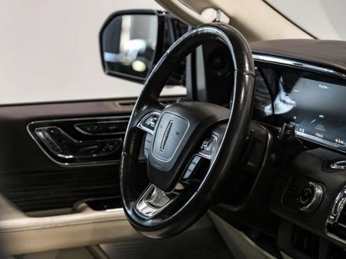 Used 2020 Lincoln Navigator Black Label w/ Cargo Convenience Package AWD/4WD image 18
