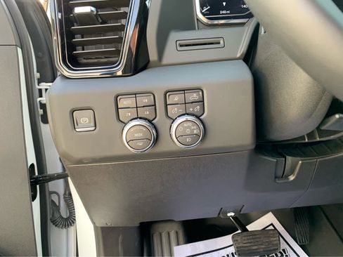 Used 2025 GMC Sierra 2500 AT4 image 13