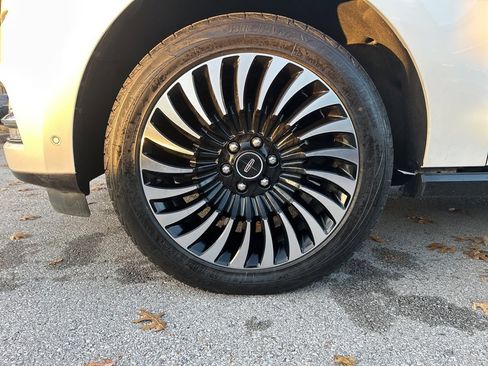 Used 2018 Lincoln Navigator Black Label w/ Cargo Package image 34