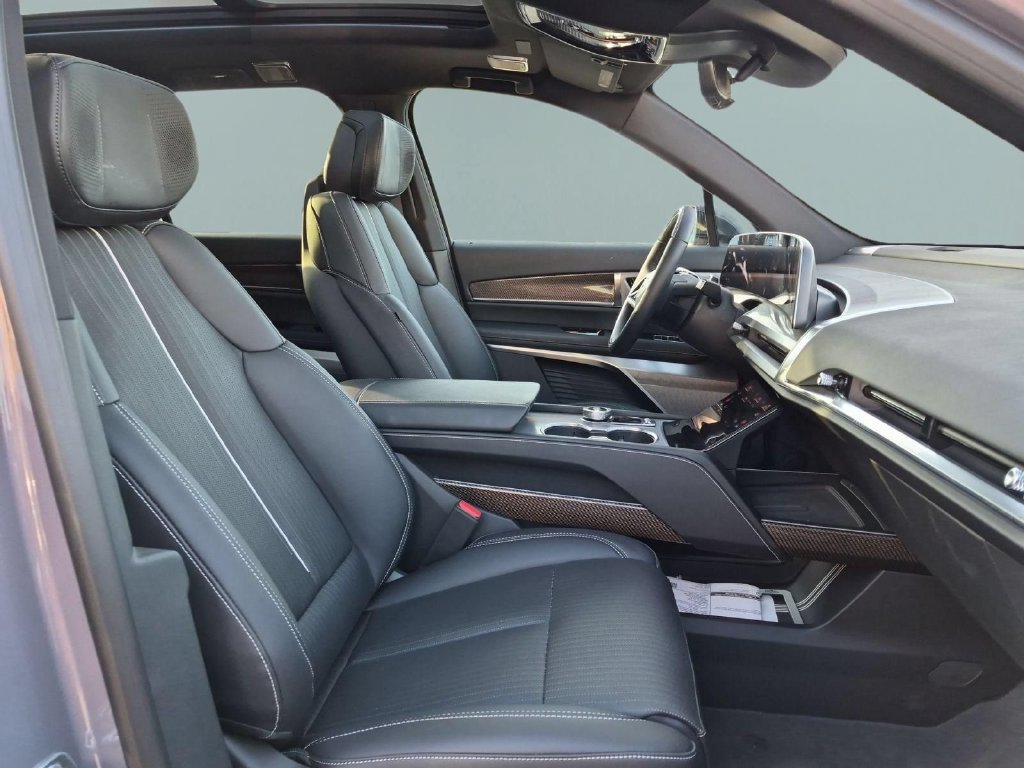 Certified 2026 Cadillac Vistiq Luxury AWD/4WD image 26