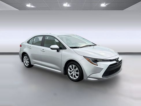 Used 2025 Toyota Corolla LE FWD image 7