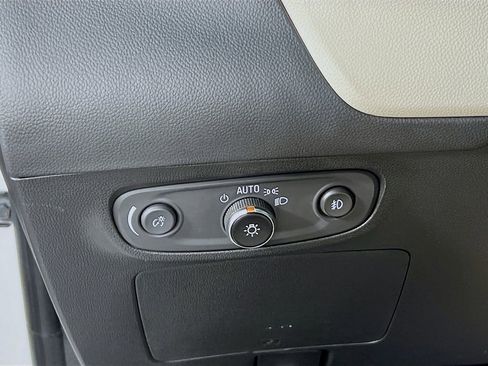 Used 2022 Buick Encore GX Select image 9