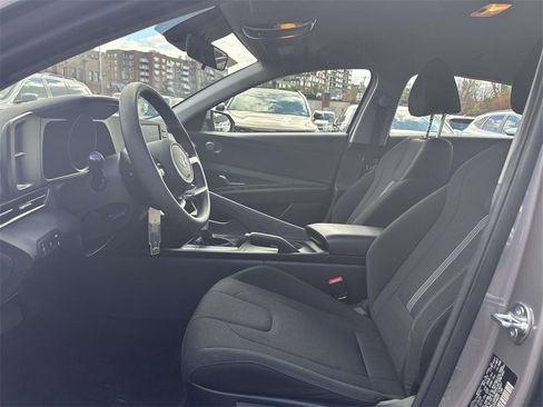 Certified 2021 Hyundai Elantra SE image 18