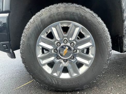 Used 2025 Chevrolet Silverado 2500 High Country w/ High Country Premium Package image 8