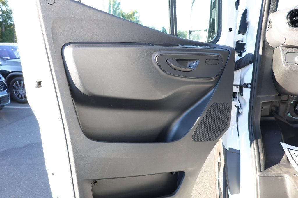 Used 2025 Mercedes-Benz Sprinter 2500 image 10