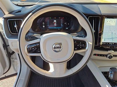 Used 2025 Volvo XC60 B5 Core image 19
