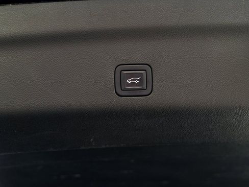 Used 2022 GMC Yukon XL Denali image 62