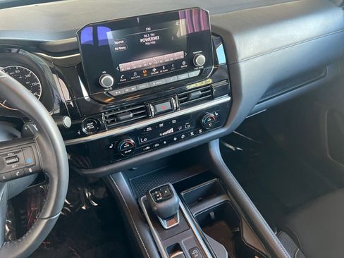 Used 2025 Nissan Pathfinder SV AWD/4WD image 18