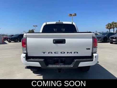 Used 2021 Toyota Tacoma TRD Off-Road w/ Technology Package AWD/4WD image 3