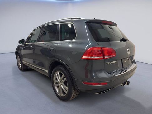 Used 2014 Volkswagen Touareg TDI image 5