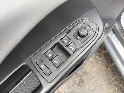 Used 2023 Volkswagen Taos SE FWD image 14