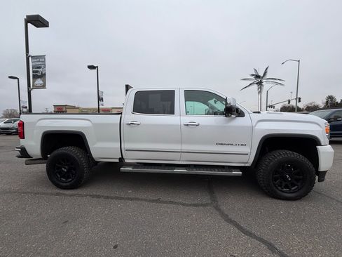Used 2018 GMC Sierra 3500 Denali w/ Suspension Package, Off-Road AWD/4WD image 5