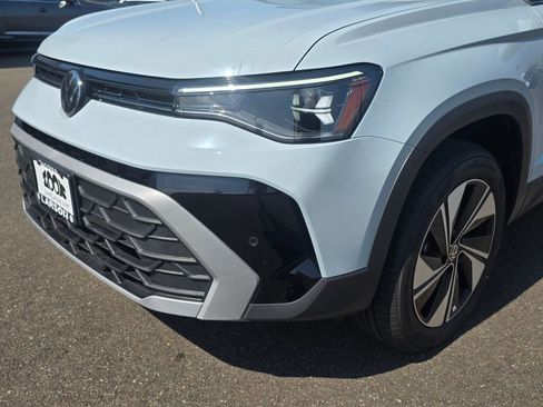 New 2025 Volkswagen Taos SE image 10