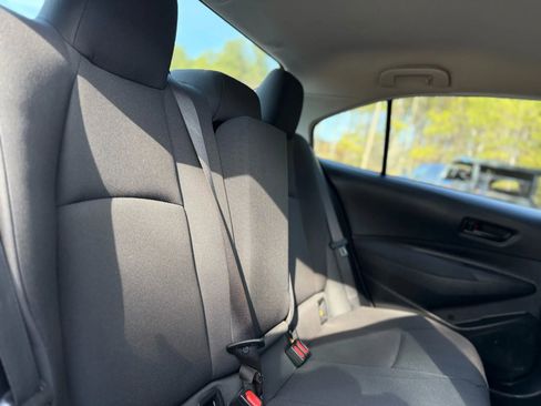 Used 2022 Toyota Corolla LE image 19