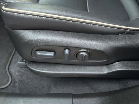 Used 2023 Chevrolet Traverse Premier w/ Redline Edition image 17