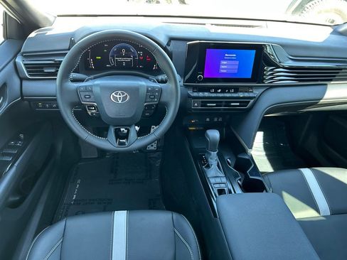 Used 2025 Toyota Camry SE w/ Convenience Package image 16
