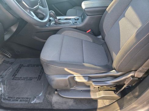 Used 2020 Chevrolet Traverse LS image 24