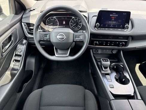 Used 2025 Nissan Rogue S FWD image 15