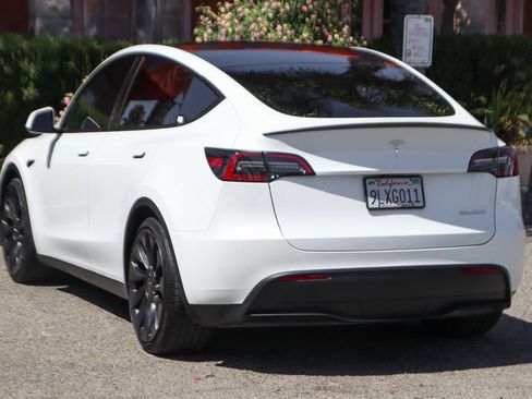 Used 2024 Tesla Model Y Performance AWD/4WD image 6