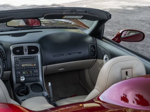 Used 2007 Chevrolet Corvette Convertible w/ Performance Package RWD image 19