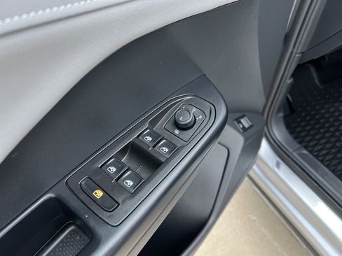 Used 2024 Volkswagen Taos SE image 10