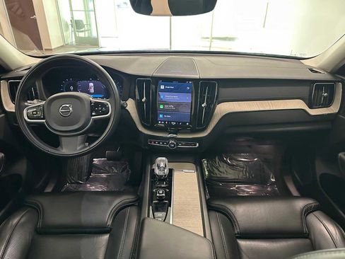 Used 2022 Volvo XC60 B6 Inscription w/ Climate Package image 10