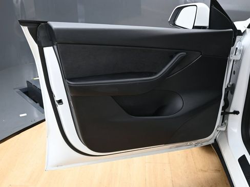 Used 2021 Tesla Model Y Long Range AWD/4WD image 43
