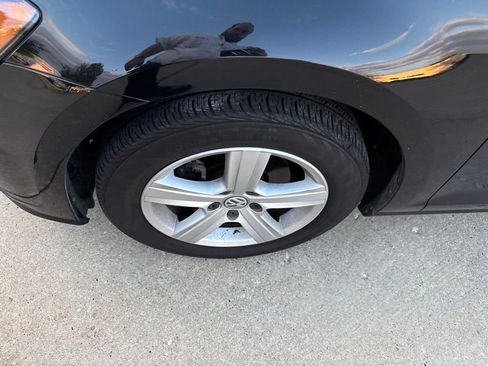 Used 2018 Volkswagen Golf SE FWD image 12