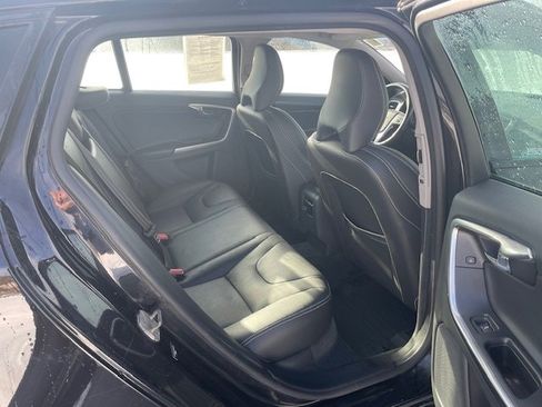 Used 2018 Volvo V60 T5 Dynamic w/ Protection Package image 9