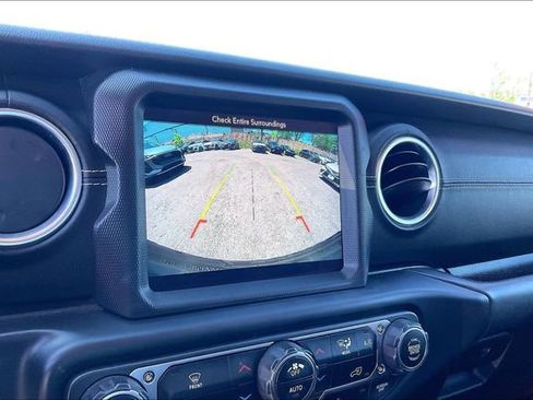 Used 2018 Jeep Wrangler Unlimited Sahara AWD/4WD image 21