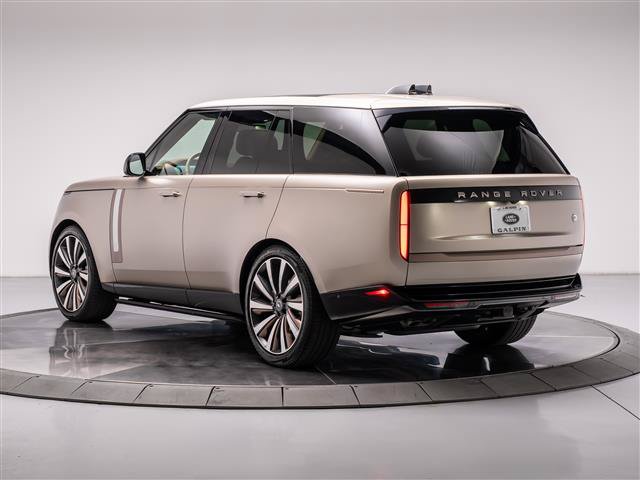 Used 2024 Land Rover Range Rover SV AWD/4WD image 3