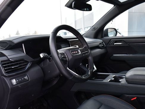 Used 2024 GMC Acadia AT4 w/ Luxury Package image 11