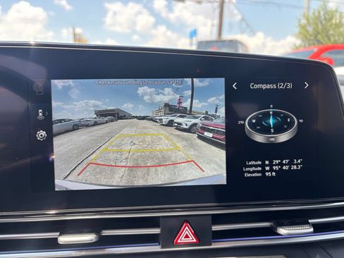 Used 2025 Hyundai Elantra Limited FWD image 24