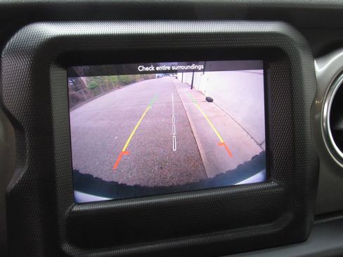 Used 2019 Jeep Wrangler Unlimited Sahara w/ Safety Group AWD/4WD image 30