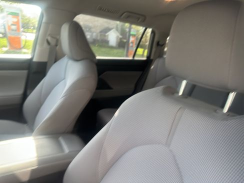 Used 2023 Toyota Highlander LE image 7
