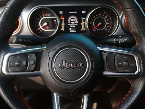 Used 2022 Jeep Gladiator Mojave w/ Cold Weather Group AWD/4WD image 16