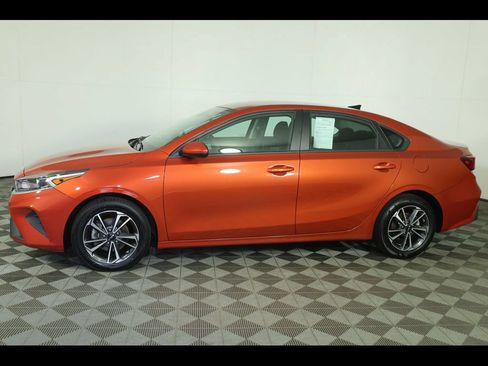 Used 2023 Kia Forte LXS FWD image 13