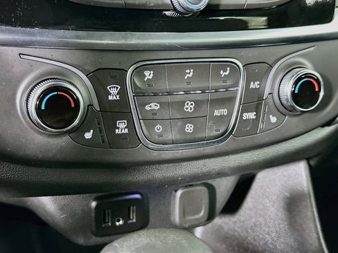 Used 2023 Chevrolet Traverse LT FWD image 23