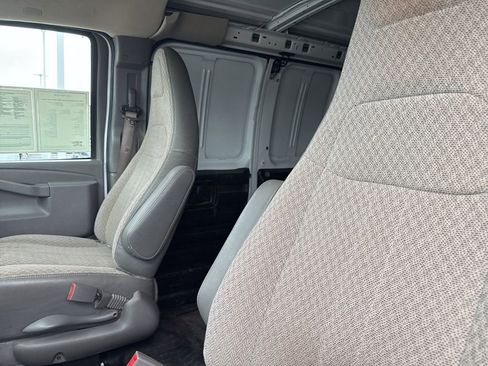 Used 2021 Chevrolet Express 2500 w/ Driver Convenience Package image 10