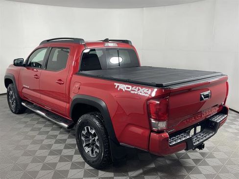 Used 2017 Toyota Tacoma TRD Off-Road image 5