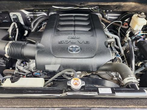 Used 2021 Toyota Tundra SR5 w/ SR5 Leather Package RWD image 31