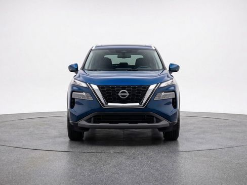 Used 2025 Nissan Rogue SV AWD/4WD image 2