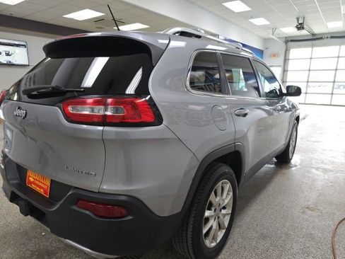 Used 2015 Jeep Cherokee Limited w/ Luxury Group AWD/4WD image 7