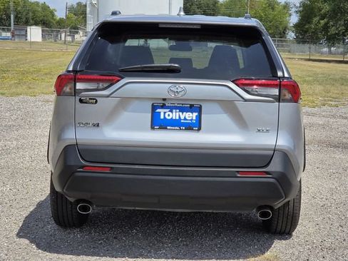 Used 2021 Toyota RAV4 XLE w/ Convenience Package FWD image 6