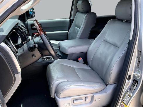 Used 2020 Toyota Sequoia Platinum RWD image 8