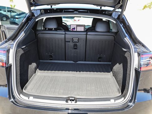 Used 2025 Tesla Model Y Long Range RWD image 26