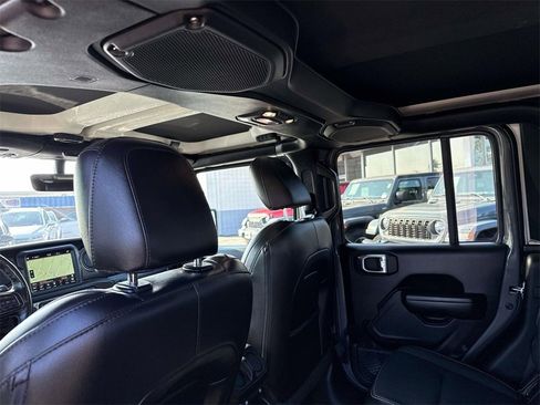 Used 2021 Jeep Gladiator Sport image 12
