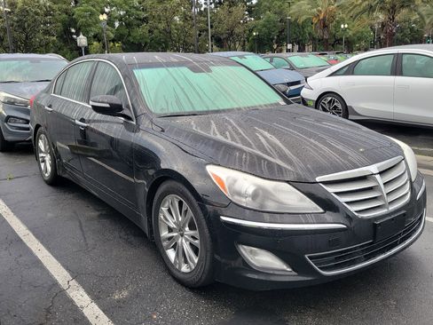 Used 2013 Hyundai Genesis 3.8 w/ Premium Pkg image 3