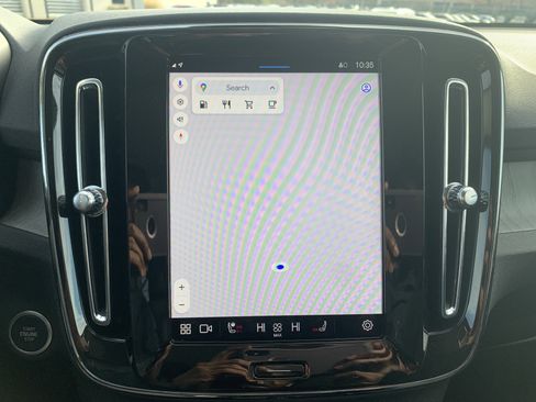 Used 2025 Volvo XC40 B5 Plus image 24